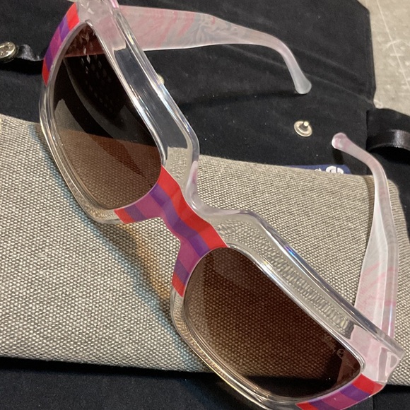 Lilly Pulitzer Vibrant Patterned Sunglasses - Picture 5 of 6